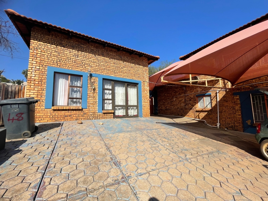 6 Bedroom Property for Sale in Ifafi North West